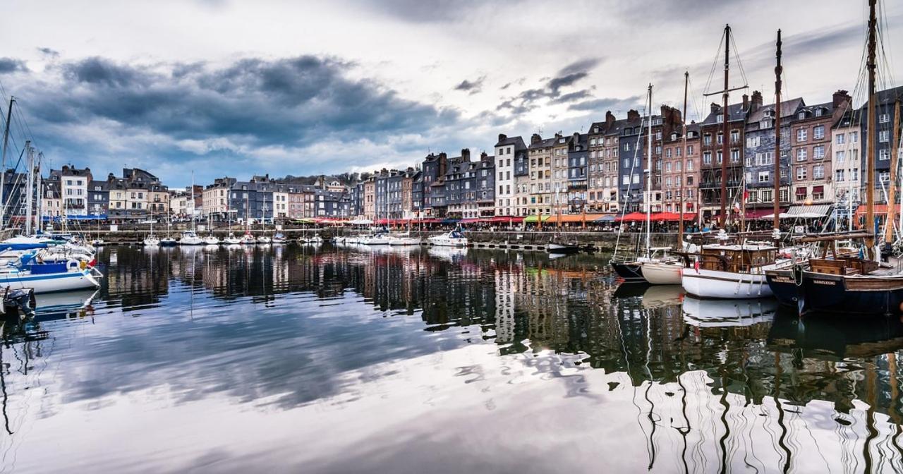 Greeter-Nid douillet à 5 min du Port de Honfleur Appartamento Esterno foto
